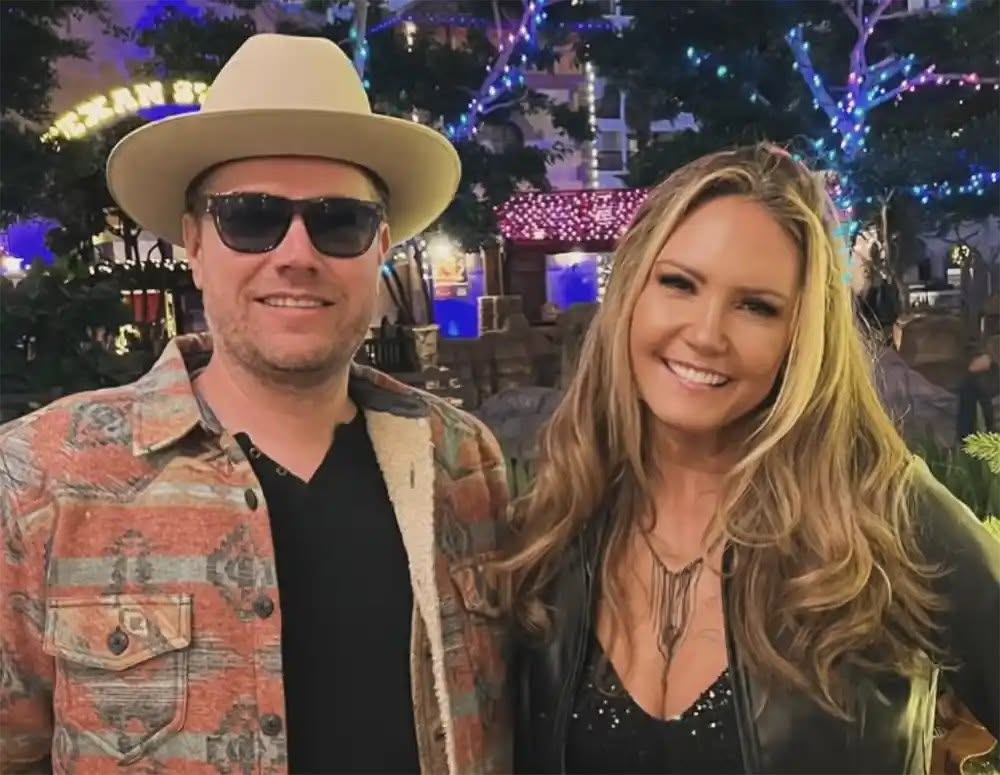 Scott E. and Dālene Richelle smiling together after a Texanadian performance.